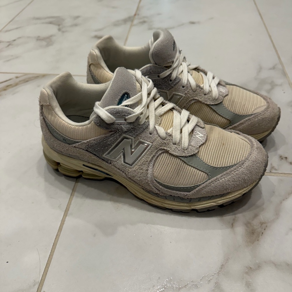 New Balance 2002r